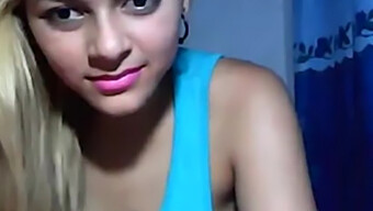 Latina Muestra Sus Grandes Tetas En La Webcam