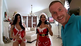 Juletema Video Med Rebeca Linares Og Abella Anderson Med Deres Runde Og Kurvede Derrieres