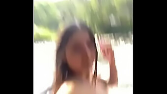 Il Video Amichevole Di Nicoleperv La Vede Mentre Mostra Il Culo Nel Fiume