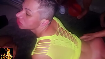 ¡esposa Amateur Comparte Su Coño Con Varios Hombres En La Fiesta De La Cena!