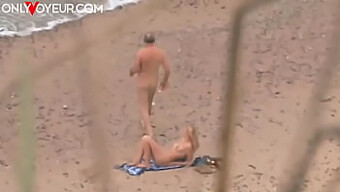 Des Caméras Cachées Capturent Des Scènes De Sexe Secrètes Sur La Plage