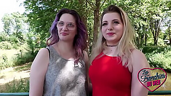 Malicia A Matylde, Dve Francúzske Teen Lesbičky S Veľkými Prirodzenými Prsiami