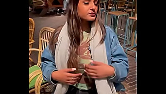 Kaira, Une Vilaine Indienne, Montre Ses Gros Seins Naturels En Public Et Pendant Les Rapports Sexuels.