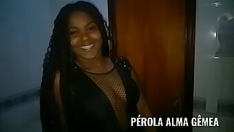 Alma Gema Reçoit Un Massage Sensuel De Son Mari Dilson À Madureira