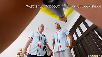 Zwei Kumpels Verwöhnen Eine Geile Freundin Und Ein Sommerkollege In Einem Wilden Video