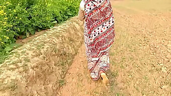 Desi Aunty Radhika Gets Fucked Hard Outdoors In The Field