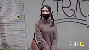 La Asiática Tan Ying Ying Es Cazada En La Calle Y Follada Duro En Un Video Caliente