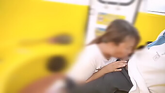 Filipina Memberikan Blowjob Yang Berani Di Roda Ferris